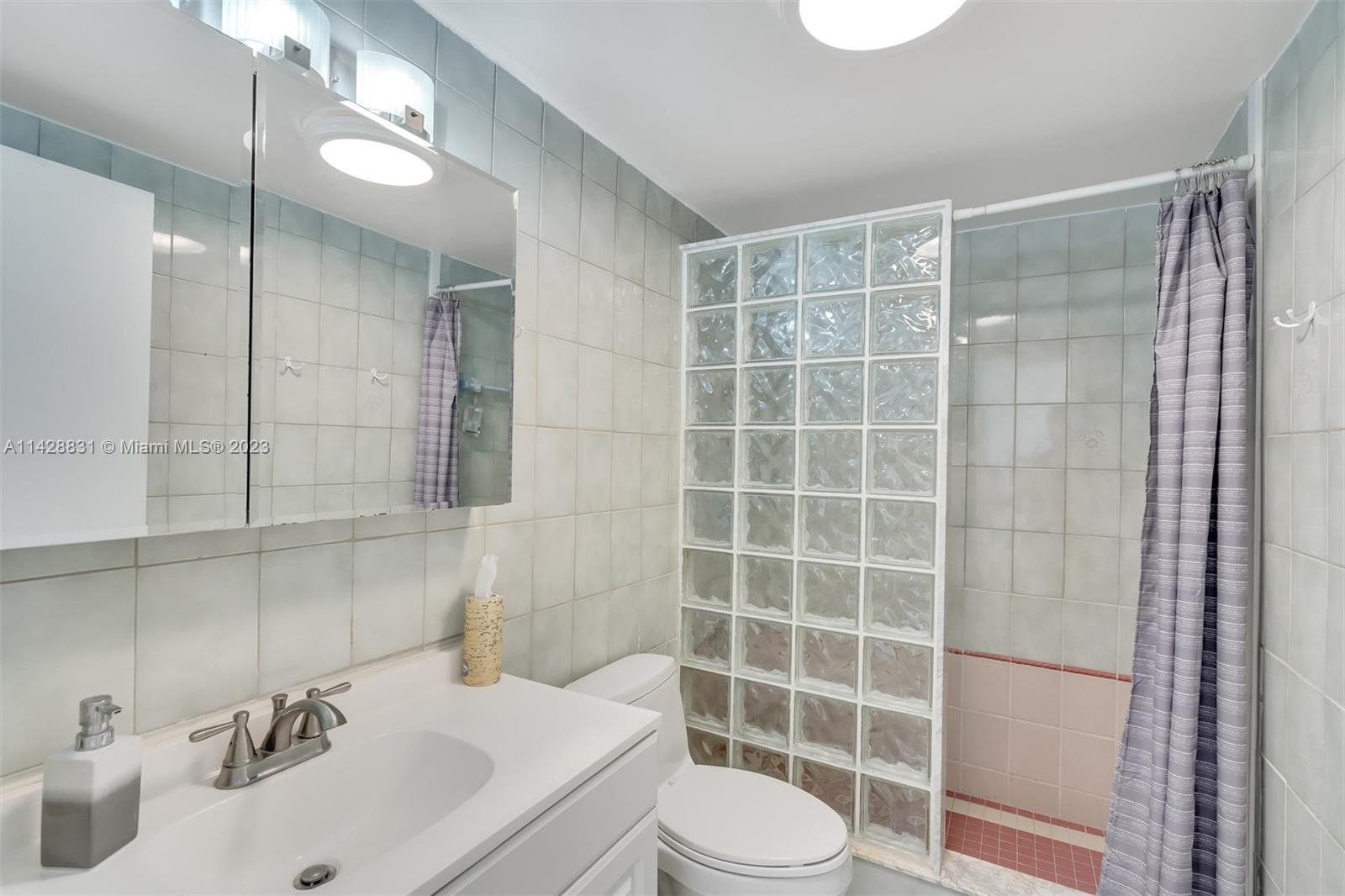1255 Collins Ave # 903