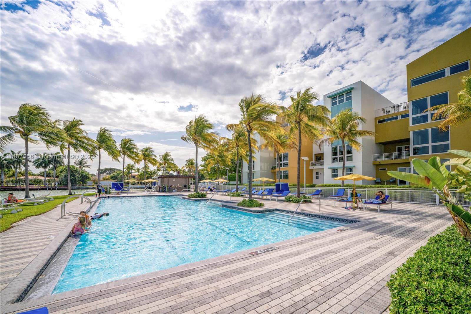 6101 Aqua Ave # 403