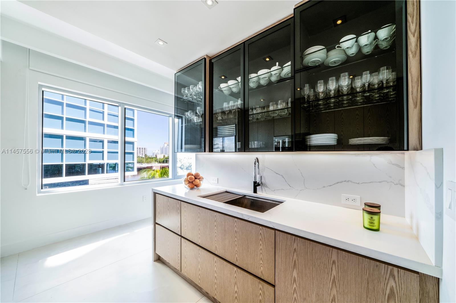 6101 Aqua Ave # 403