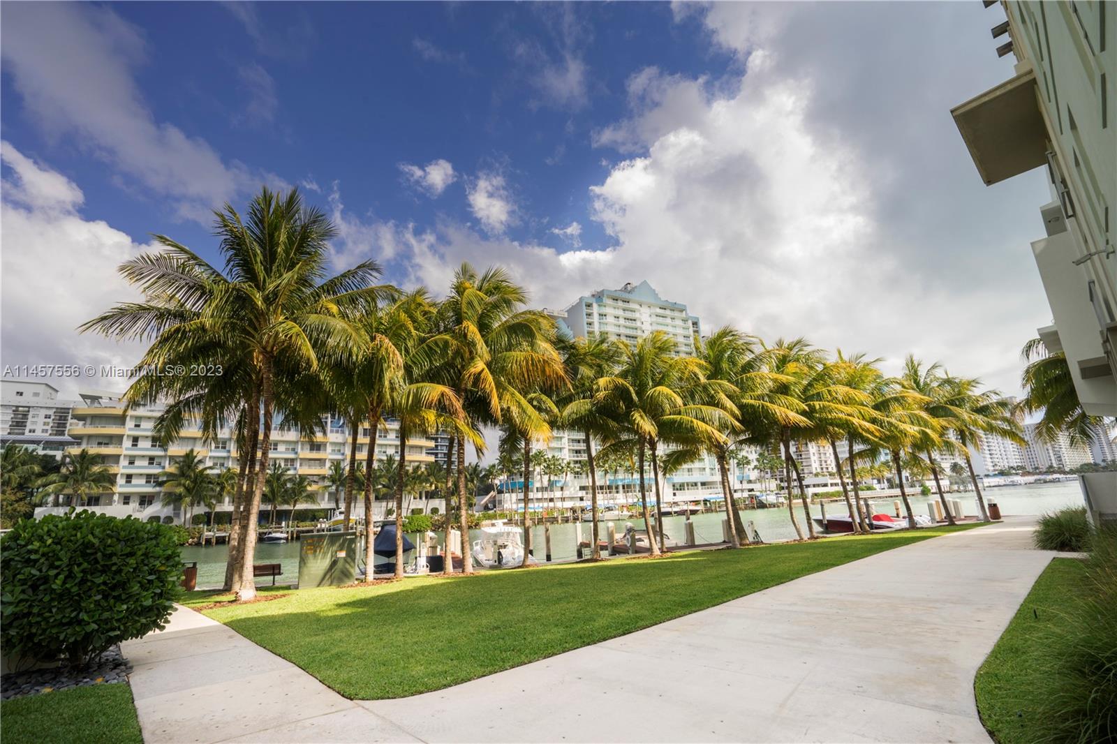 6101 Aqua Ave # 403