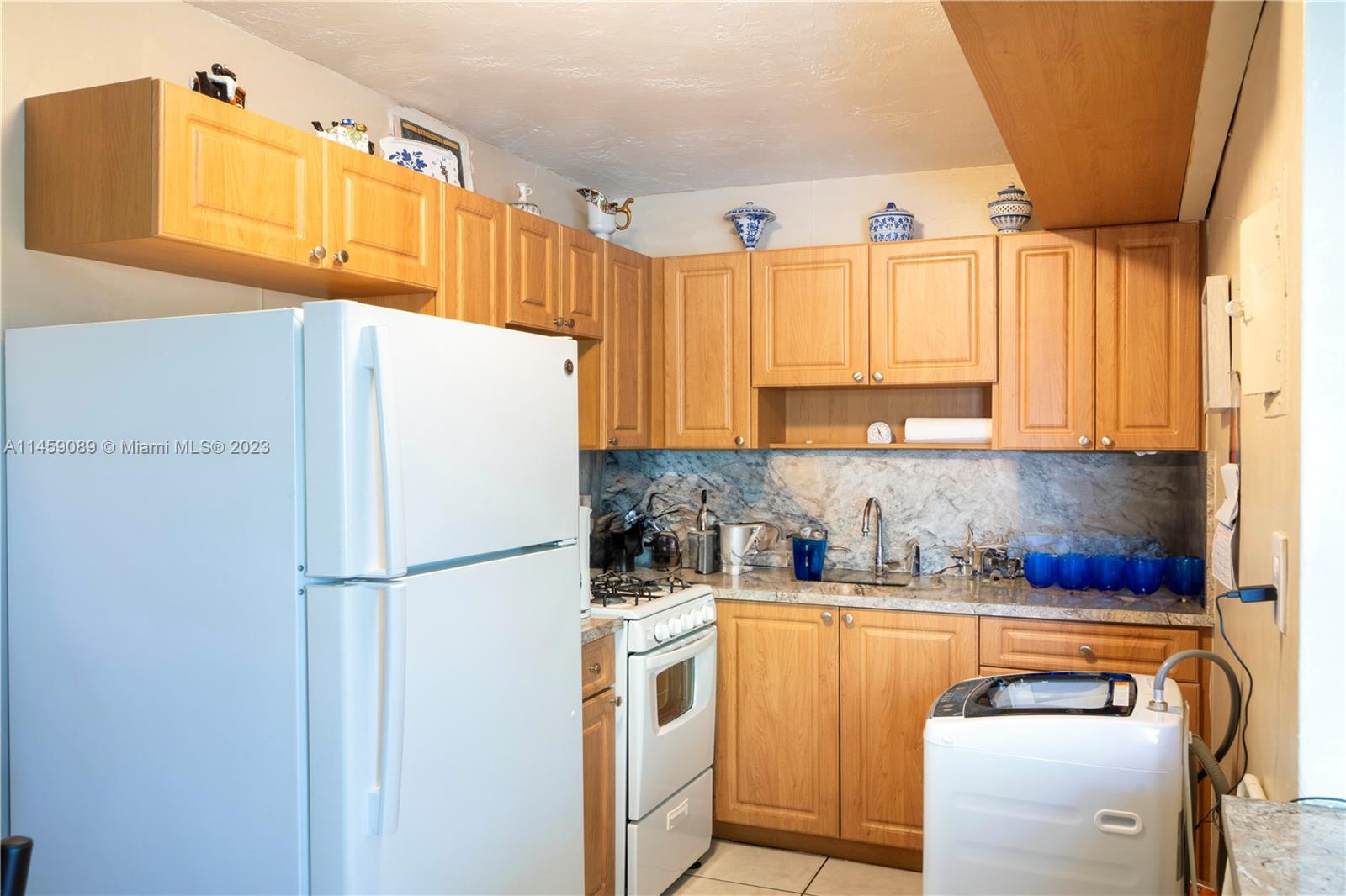 4550 Ludlam Rd # 20
