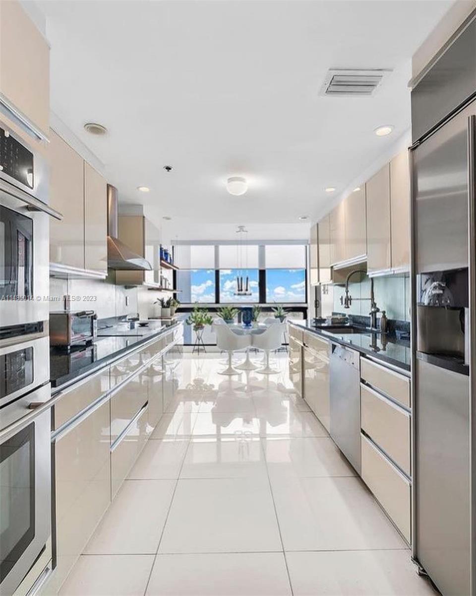 1581 Brickell Ave # 1803