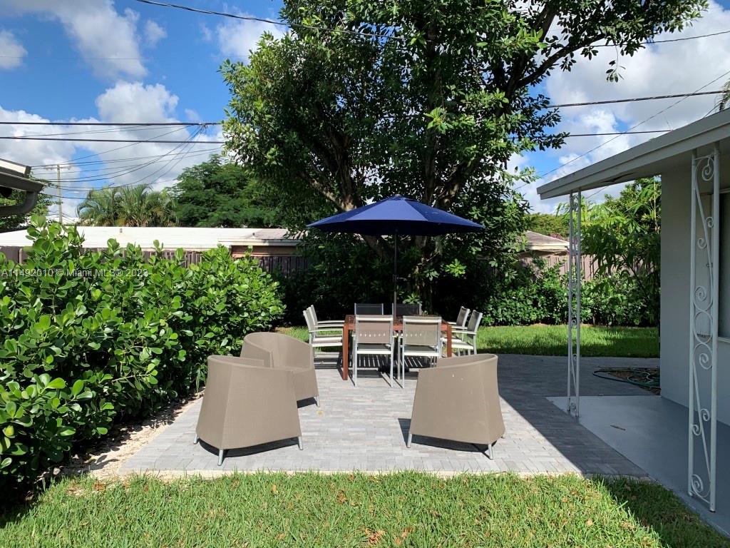 707 NE 22nd Dr # 1