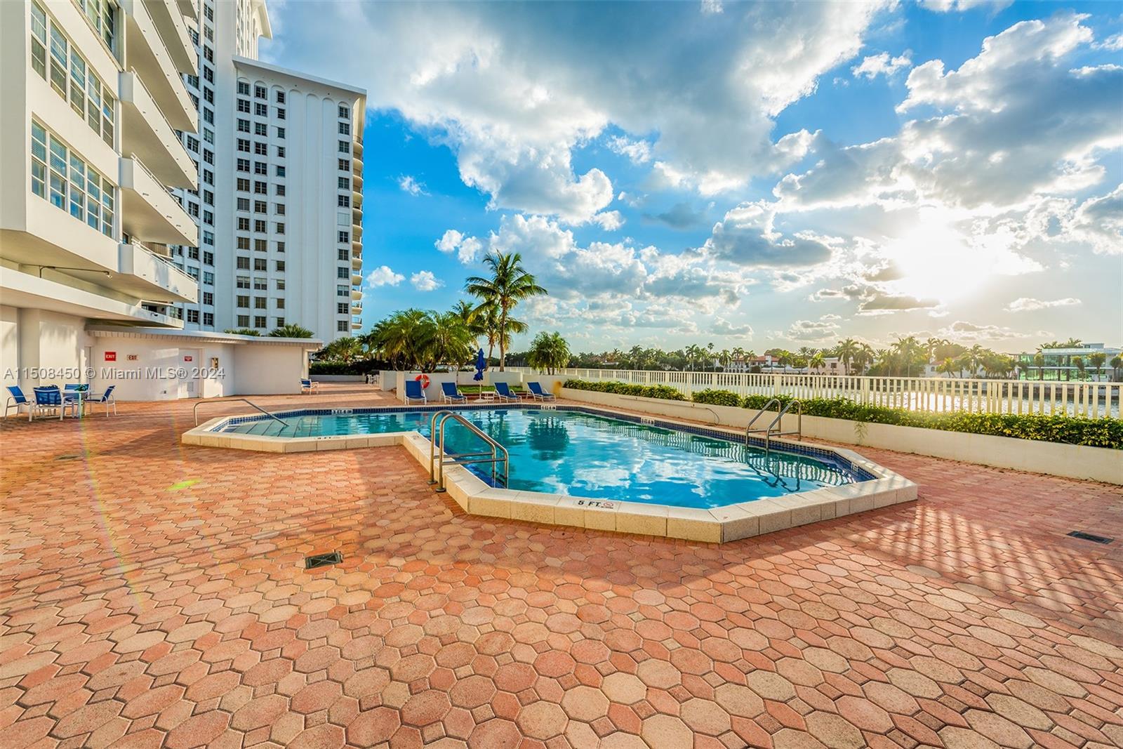 5700 Collins Ave # 11G