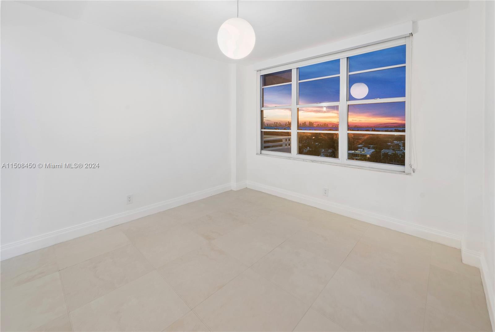 5700 Collins Ave # 11G