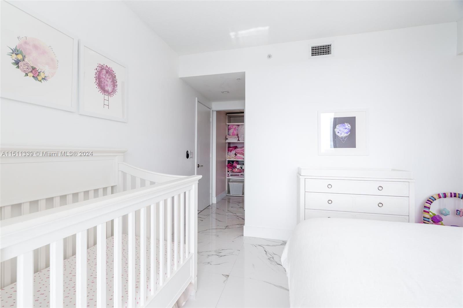 330 Sunny Isles Blvd # 1904 Unit: 5-1904