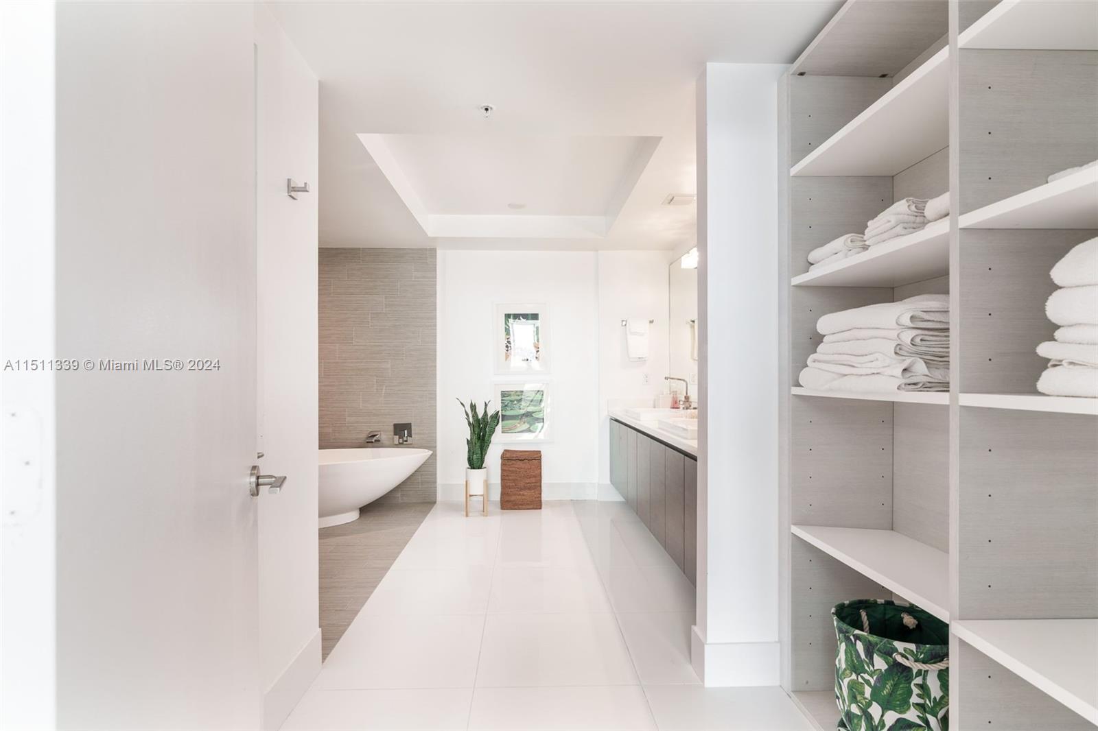 330 Sunny Isles Blvd # 1904 Unit: 5-1904