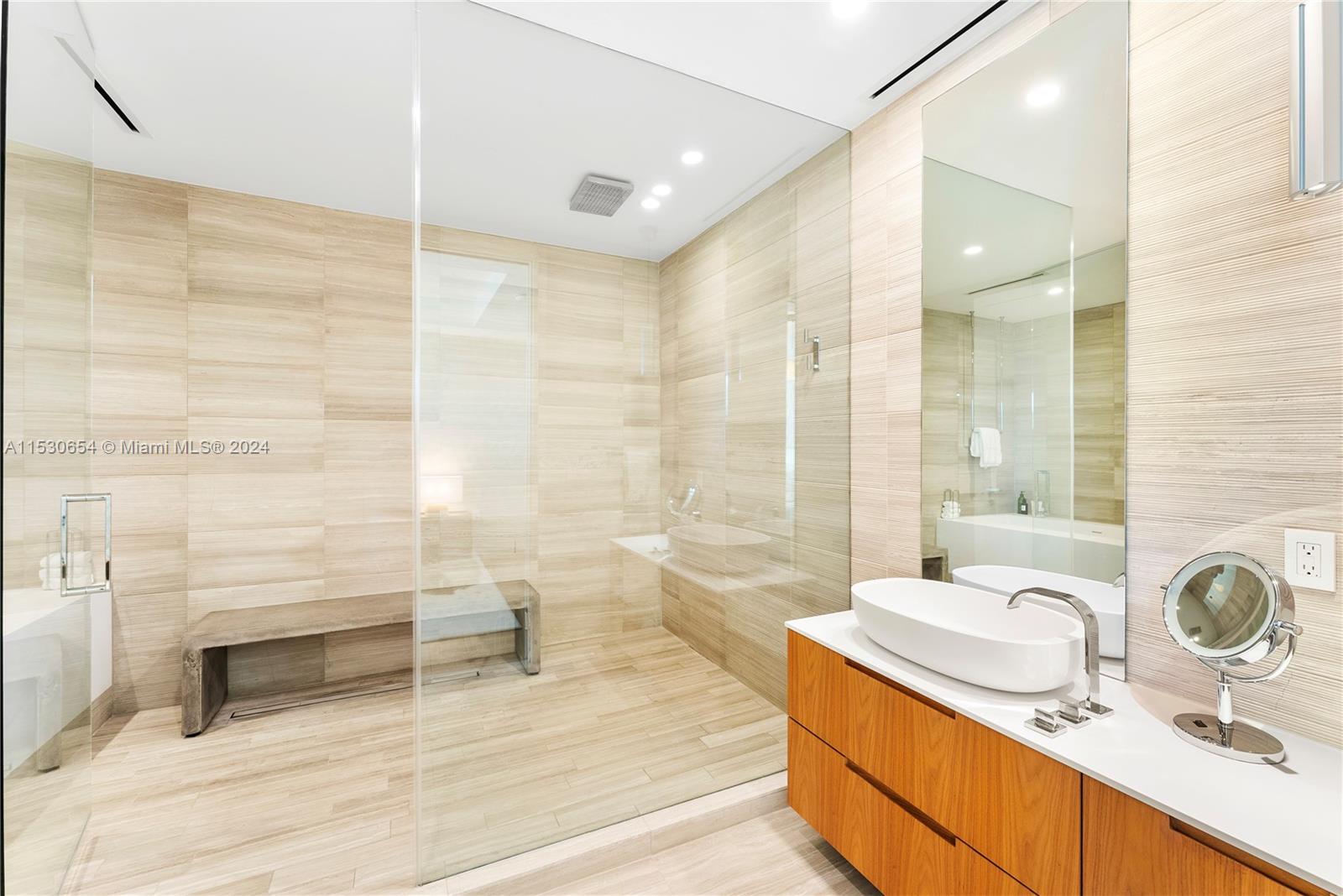 4701 N Meridian Ave Unit: LPH16