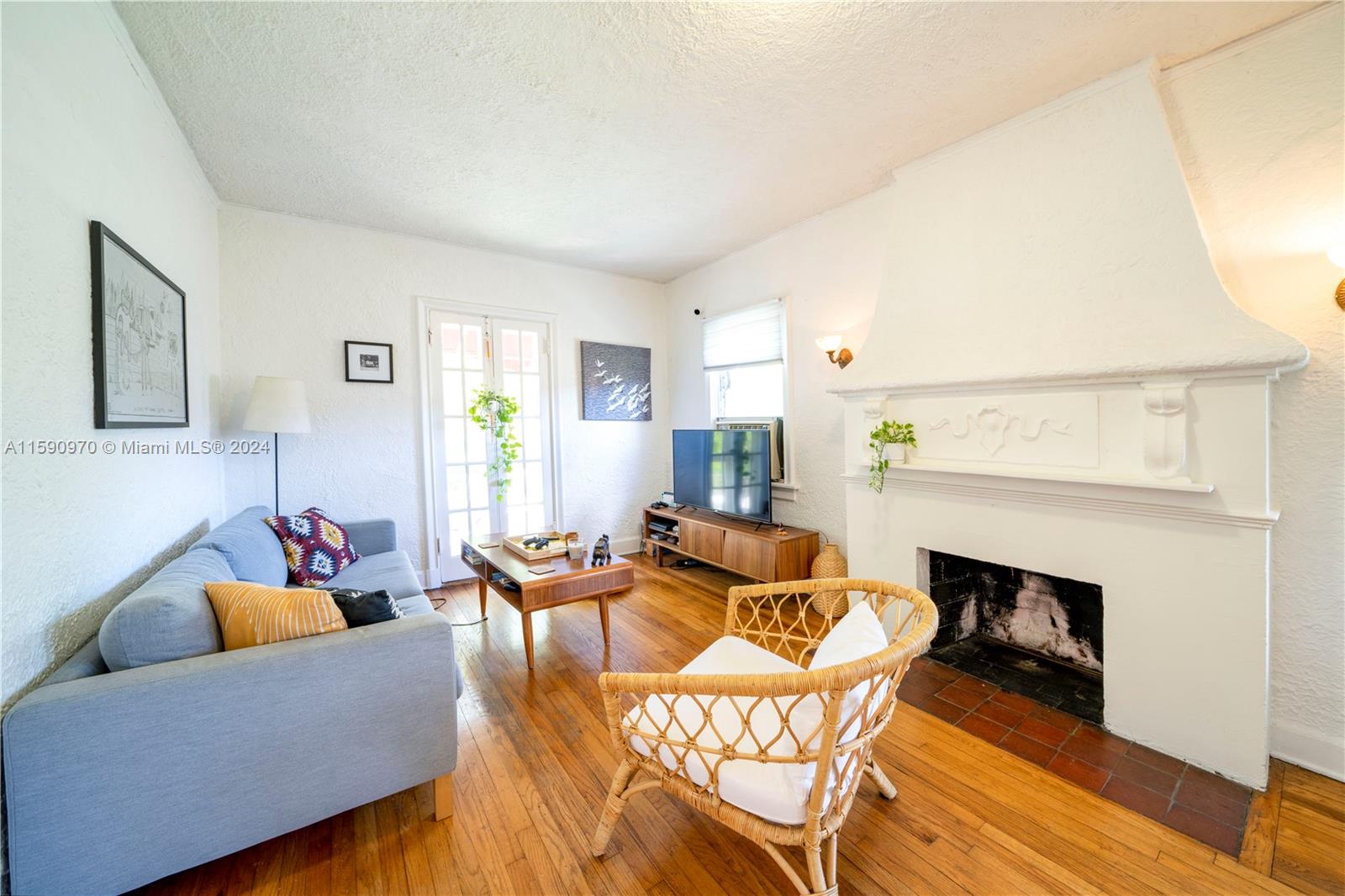 902 Salzedo St # 1