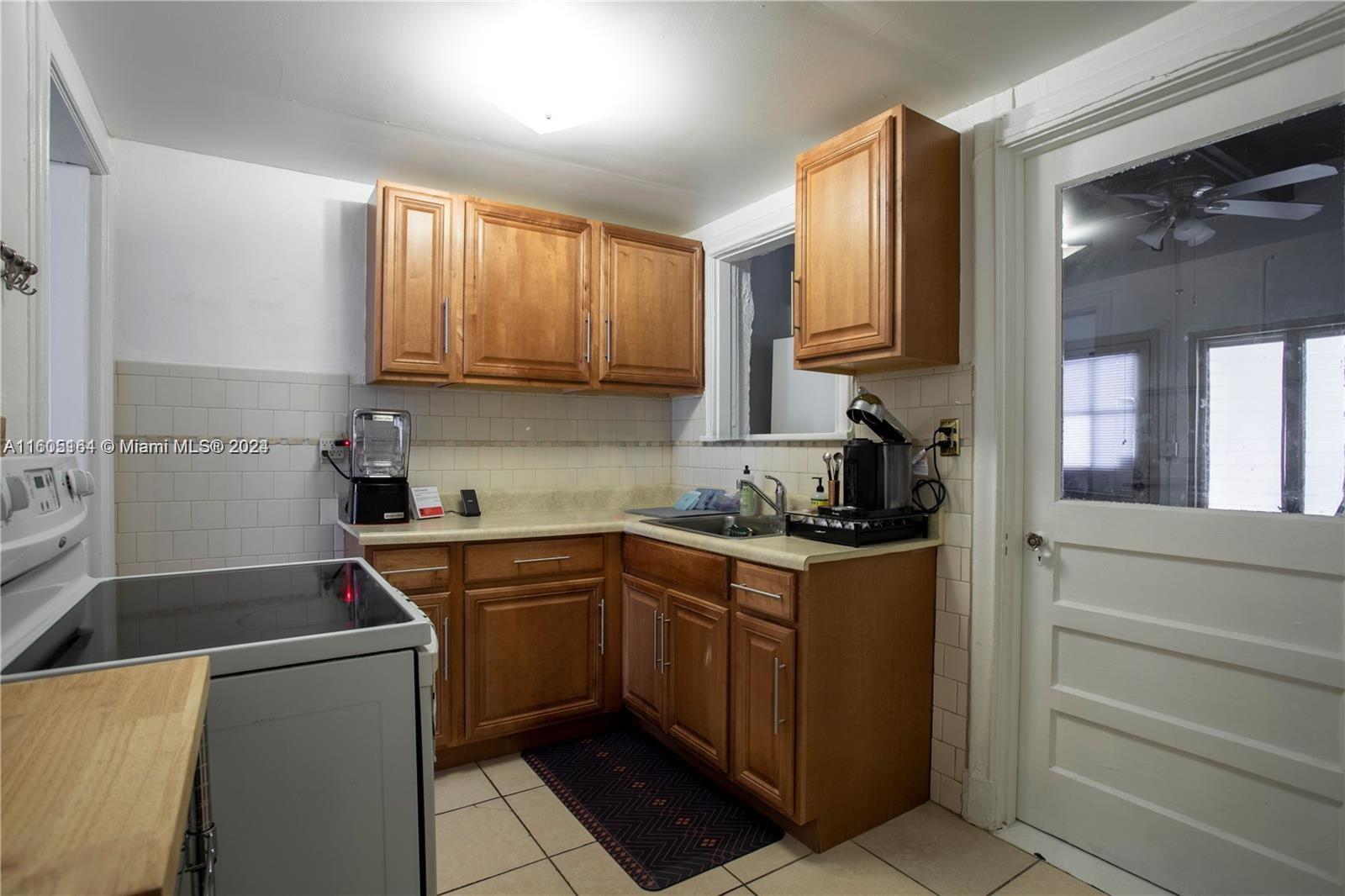 902 Salzedo St # 3