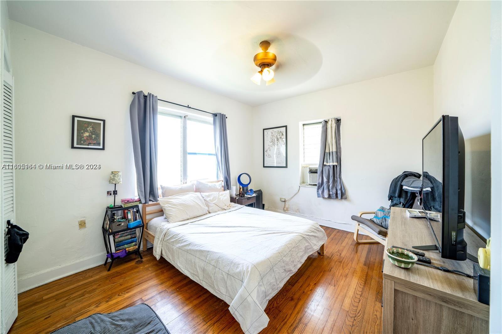 902 Salzedo St # 3