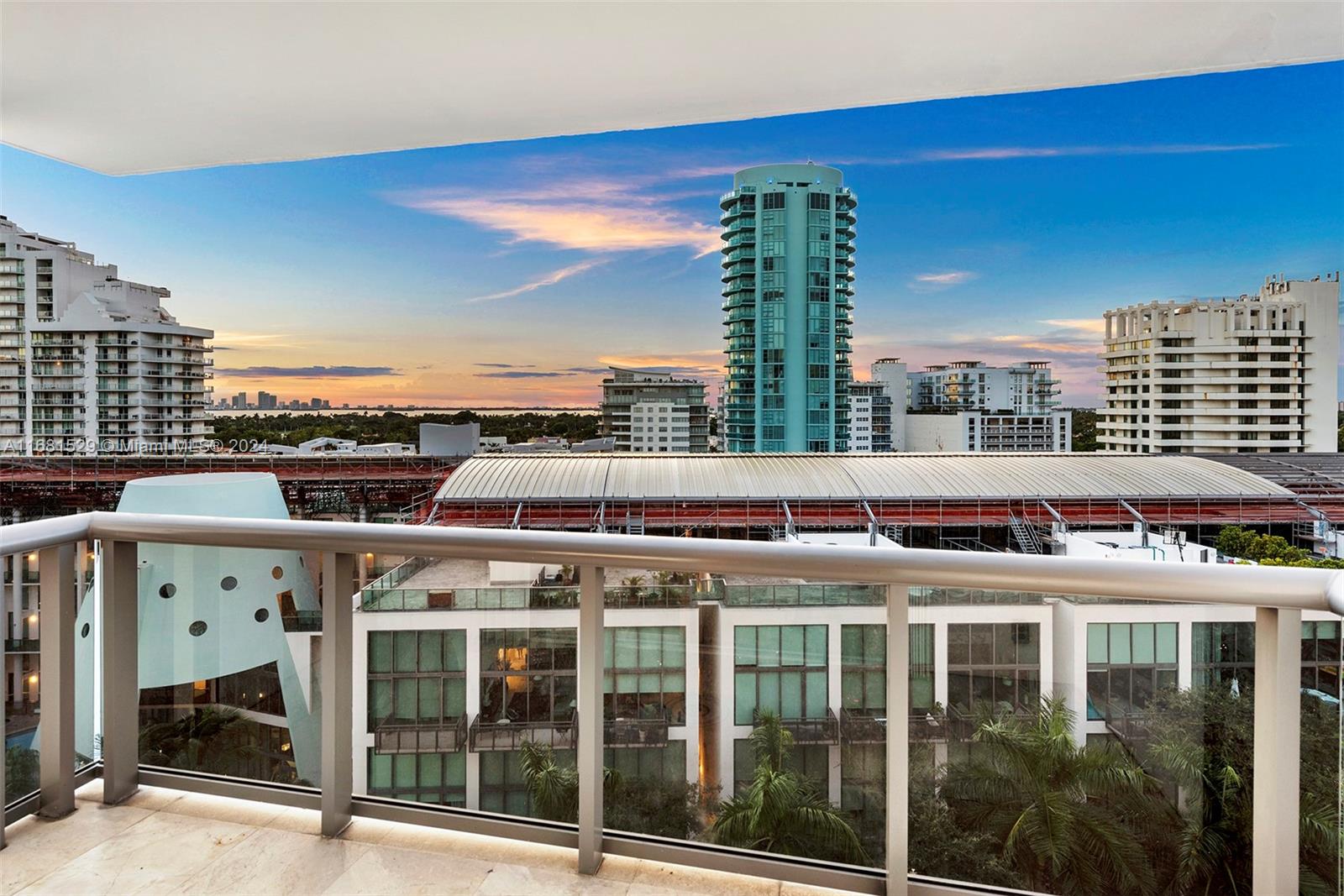 6039 Collins Ave # 1129