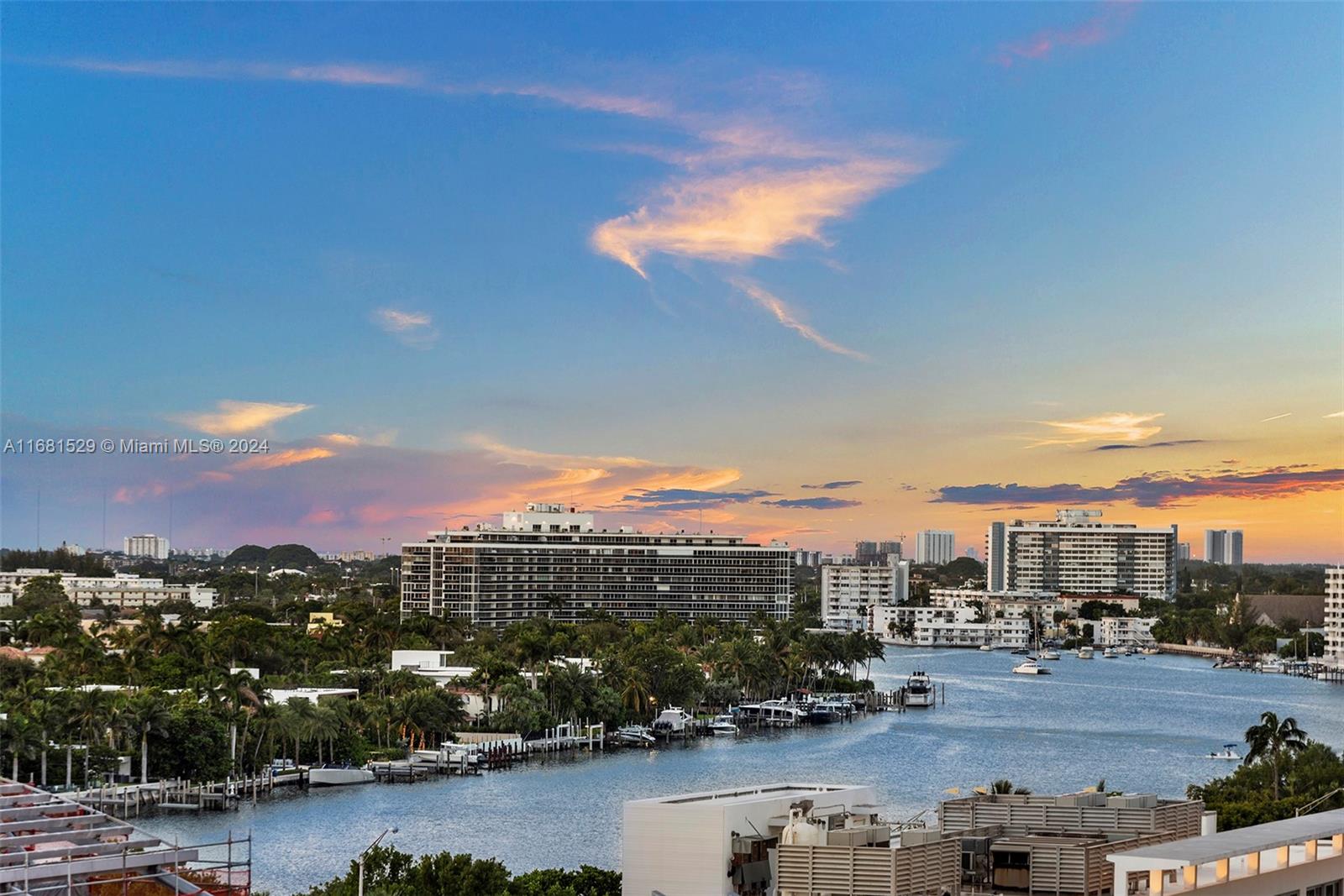 6039 Collins Ave # 1129