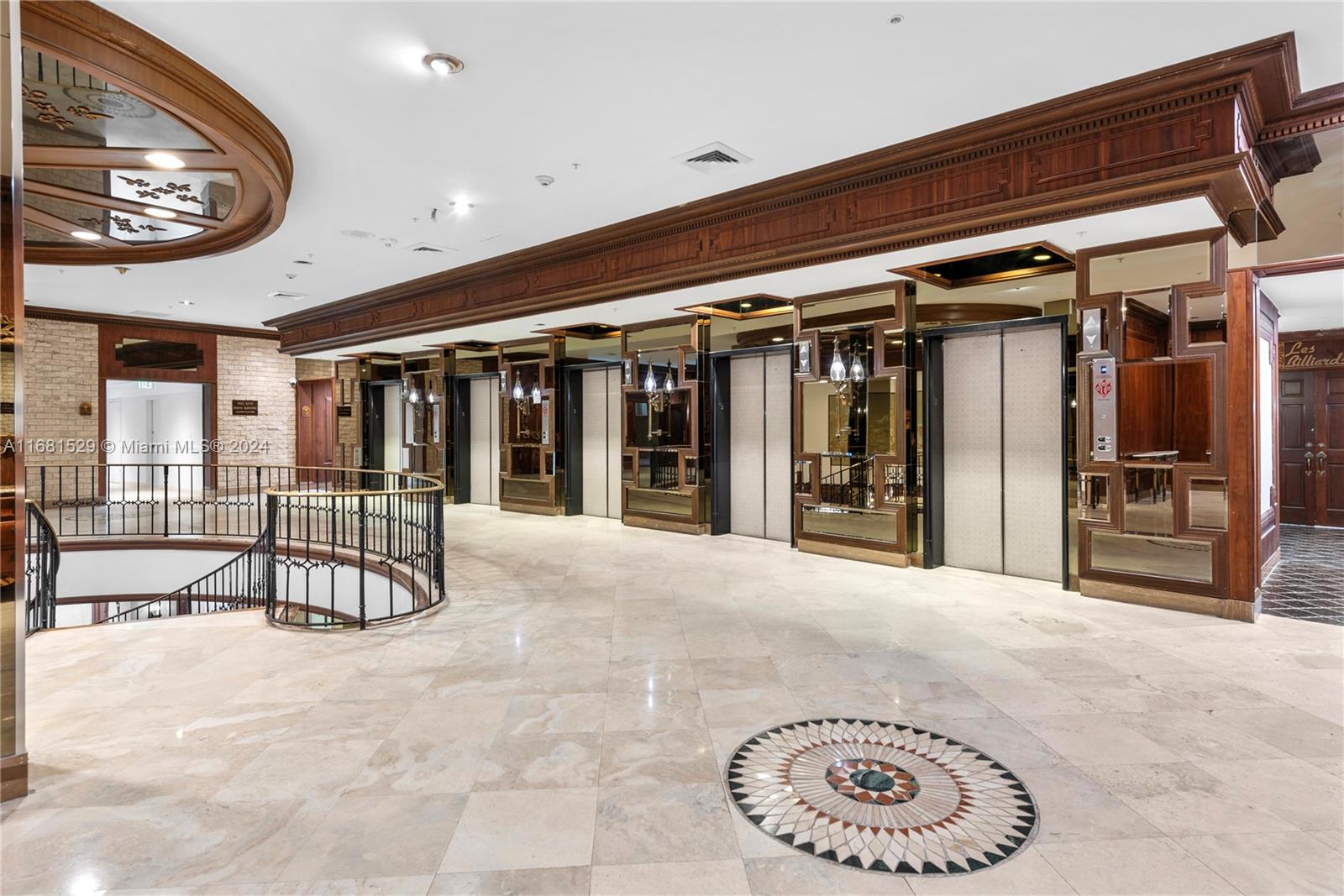 6039 Collins Ave # 1129