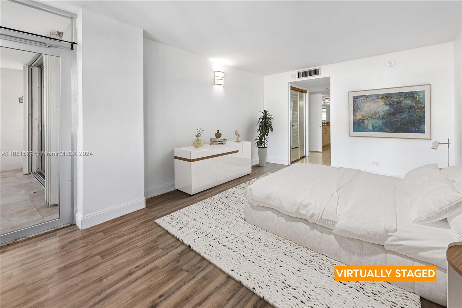 6039 Collins Ave # 1129
