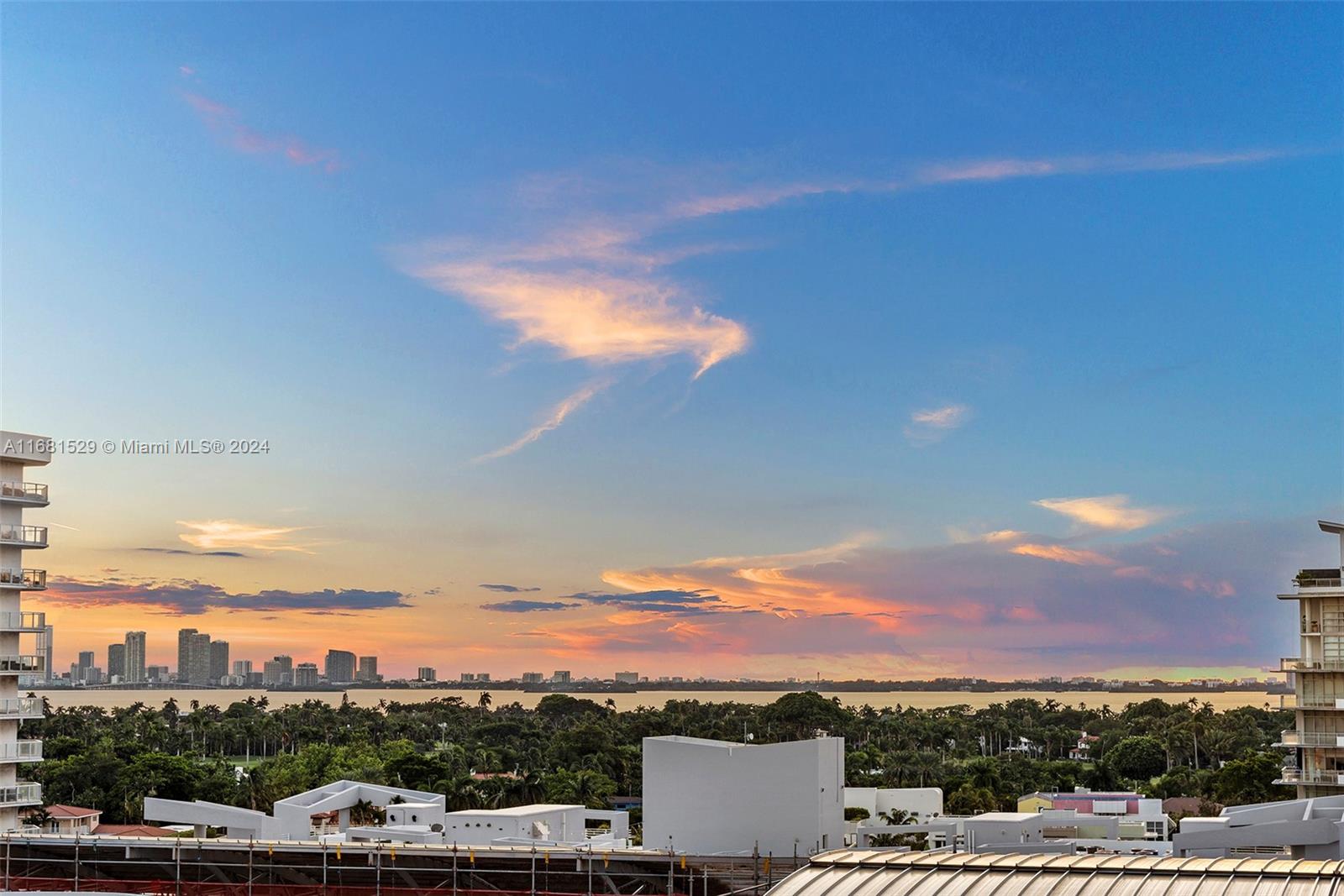 6039 Collins Ave # 1129