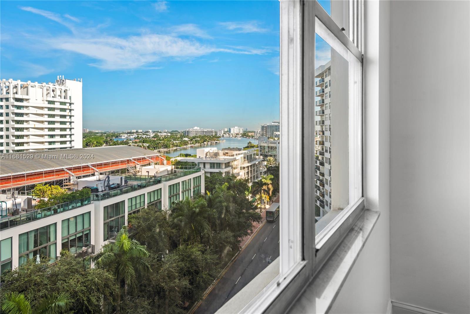 6039 Collins Ave # 1129
