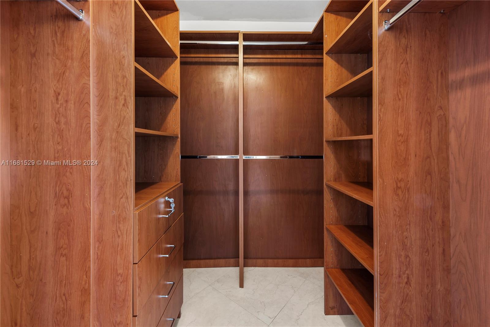 6039 Collins Ave # 1129