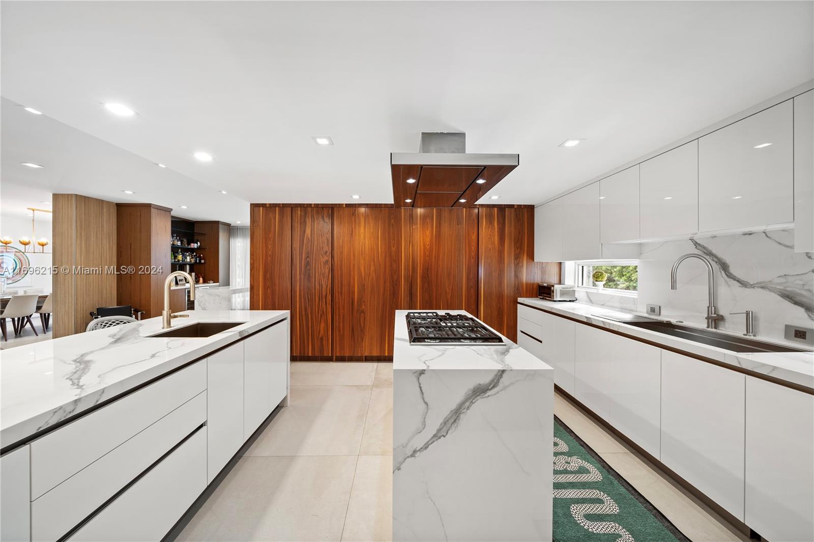 110 Venetian Way
