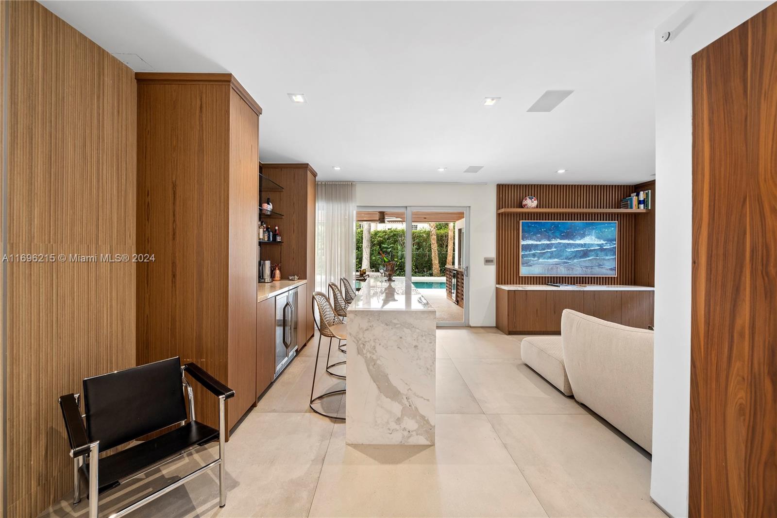 110 Venetian Way