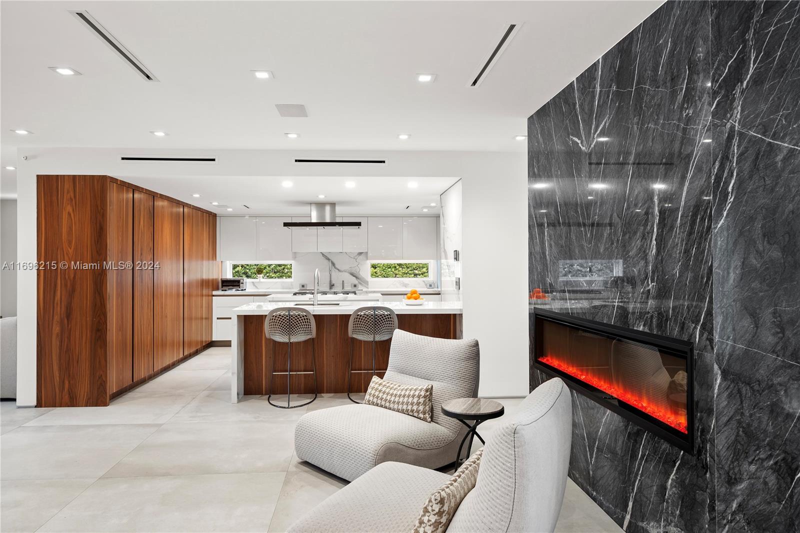 110 Venetian Way