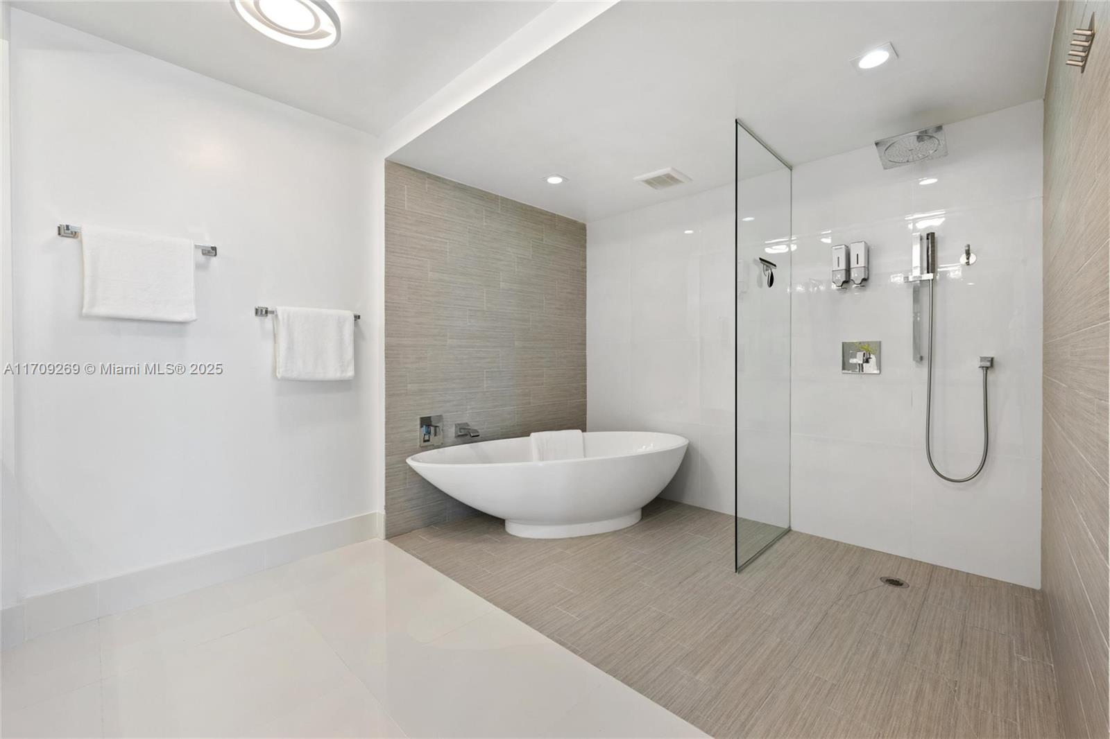 300 Sunny Isles Blvd # 2105 Unit: 4-2105