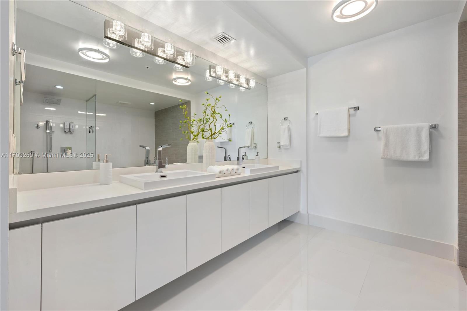 300 Sunny Isles Blvd # 2105 Unit: 4-2105