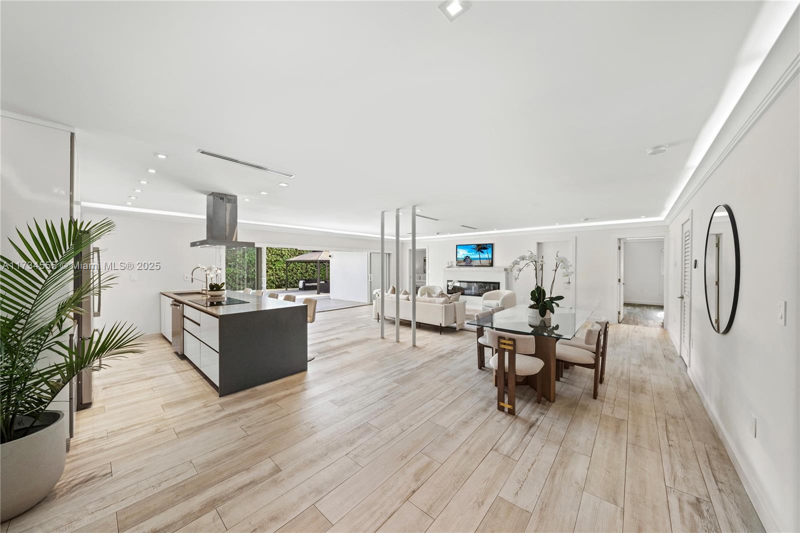10125 Biscayne Blvd