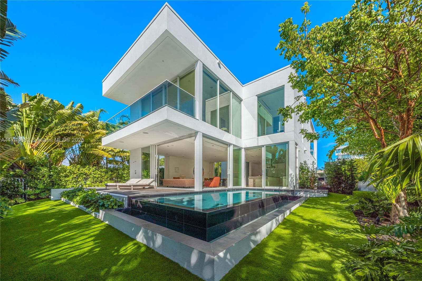 850 W 47th Ct