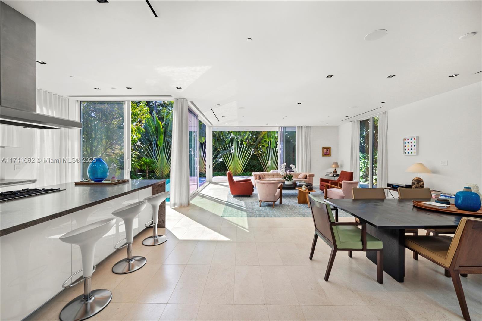 850 W 47th Ct