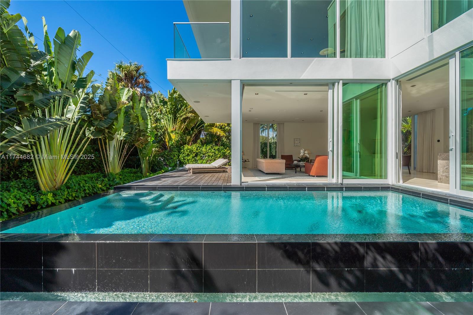 850 W 47th Ct