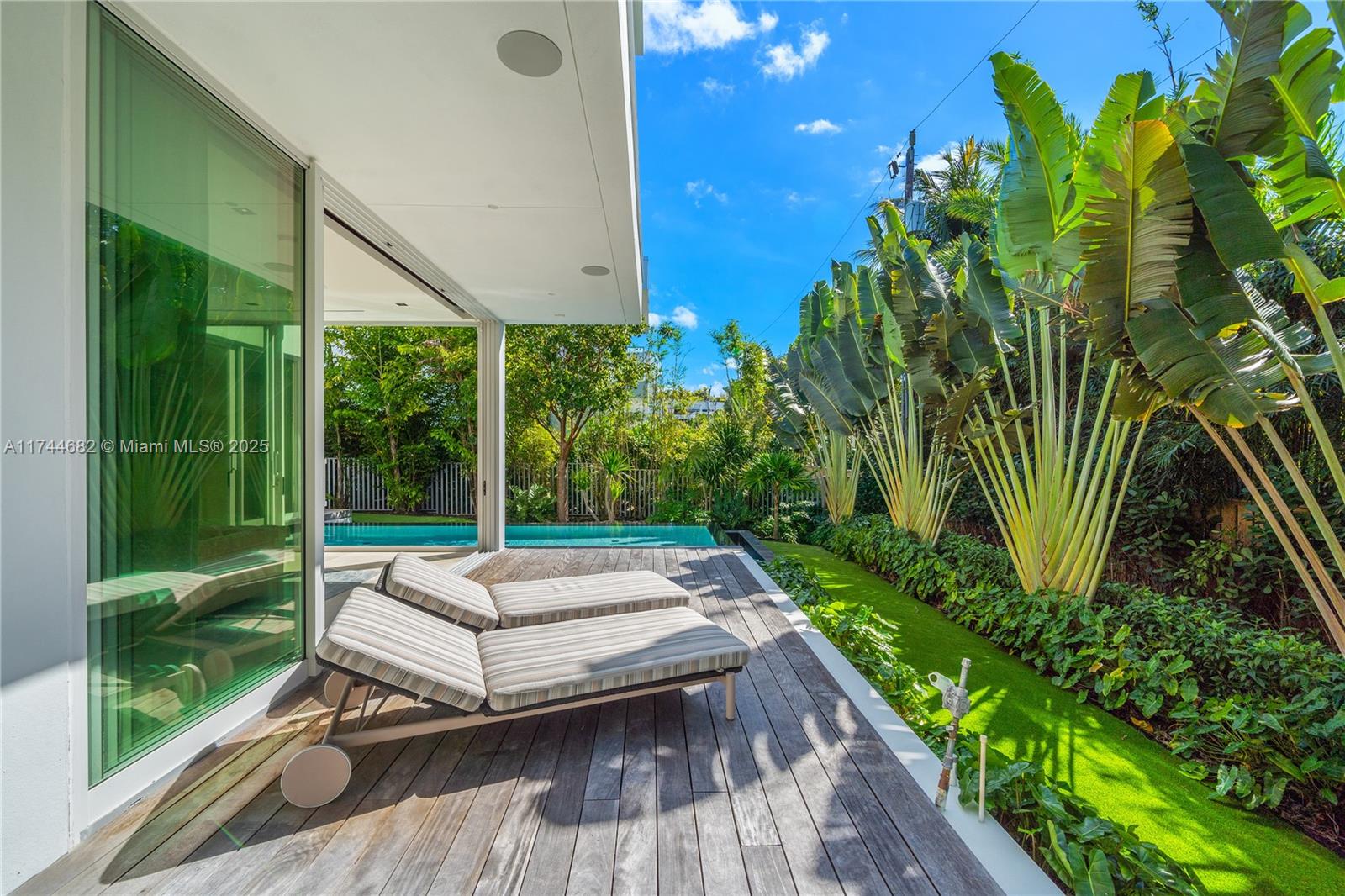 850 W 47th Ct
