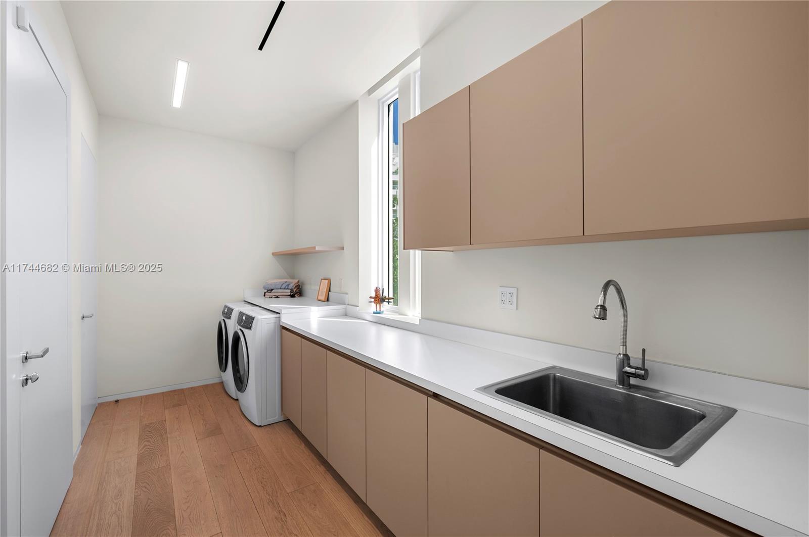850 W 47th Ct