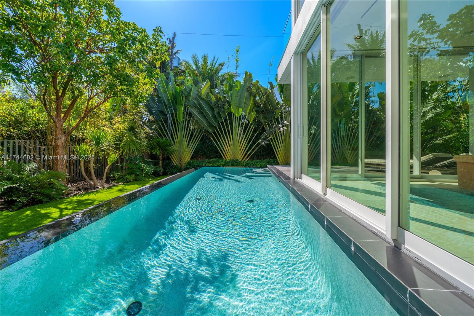 850 W 47th Ct