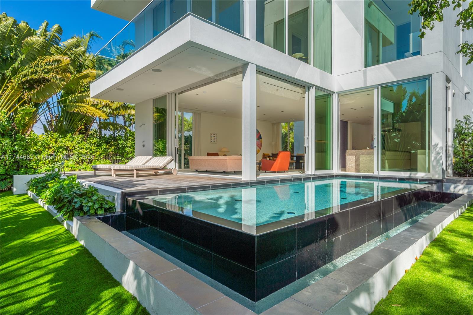 850 W 47th Ct