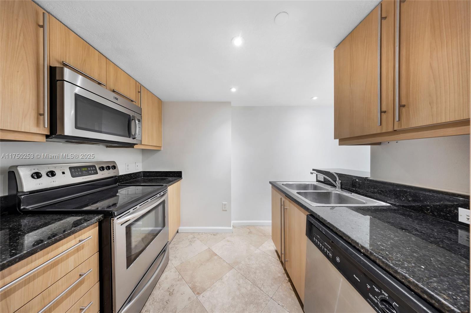 7600 Collins Ave # 703