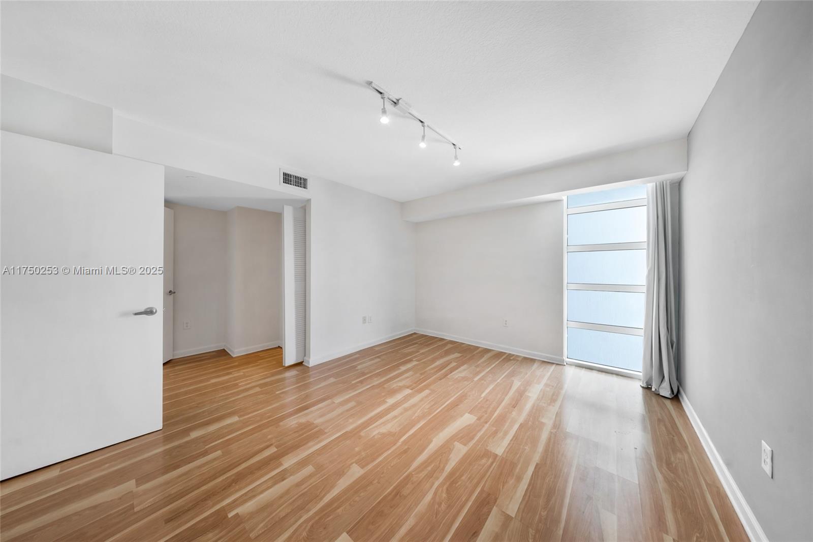 7600 Collins Ave # 703