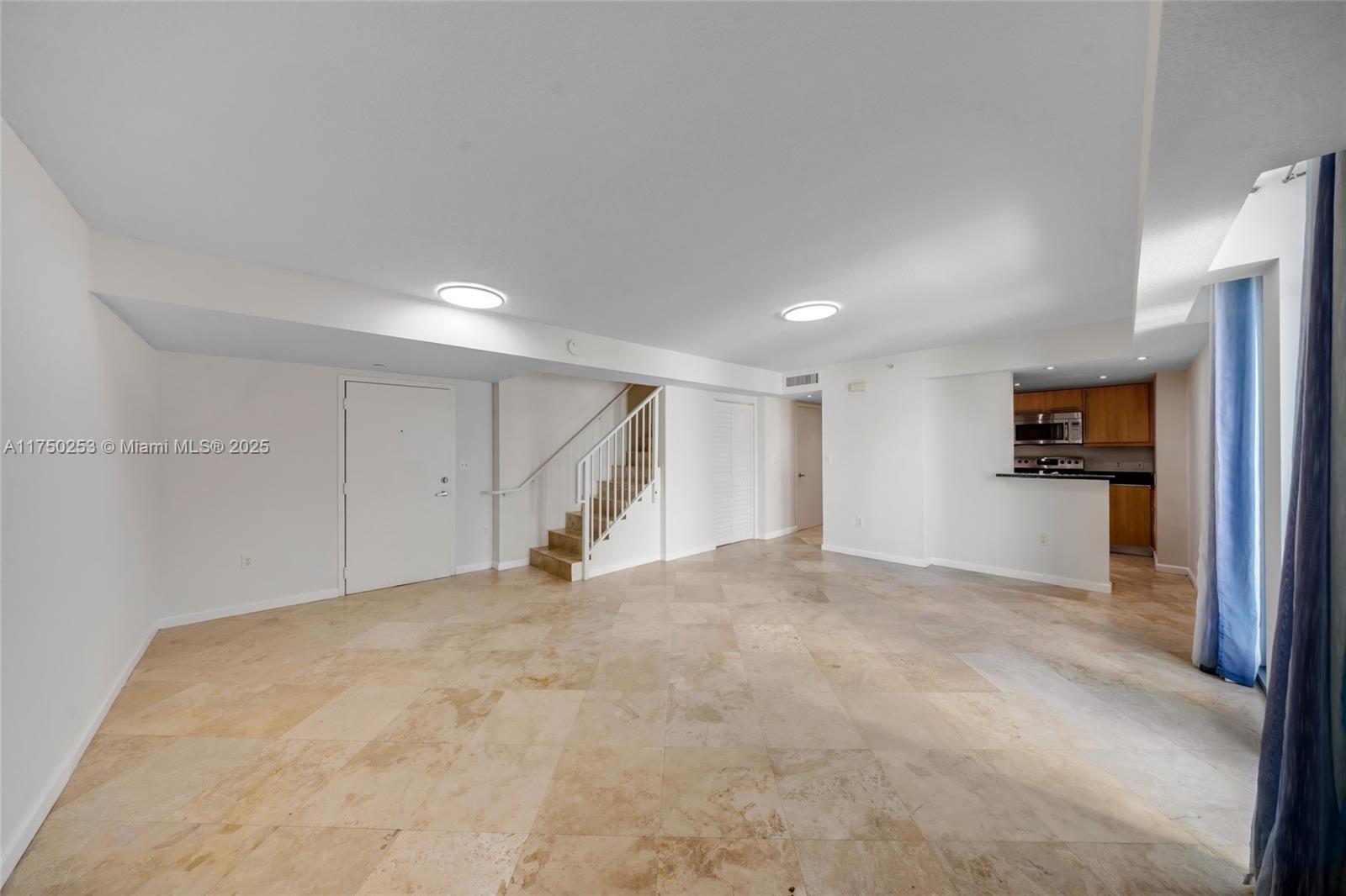 7600 Collins Ave # 703