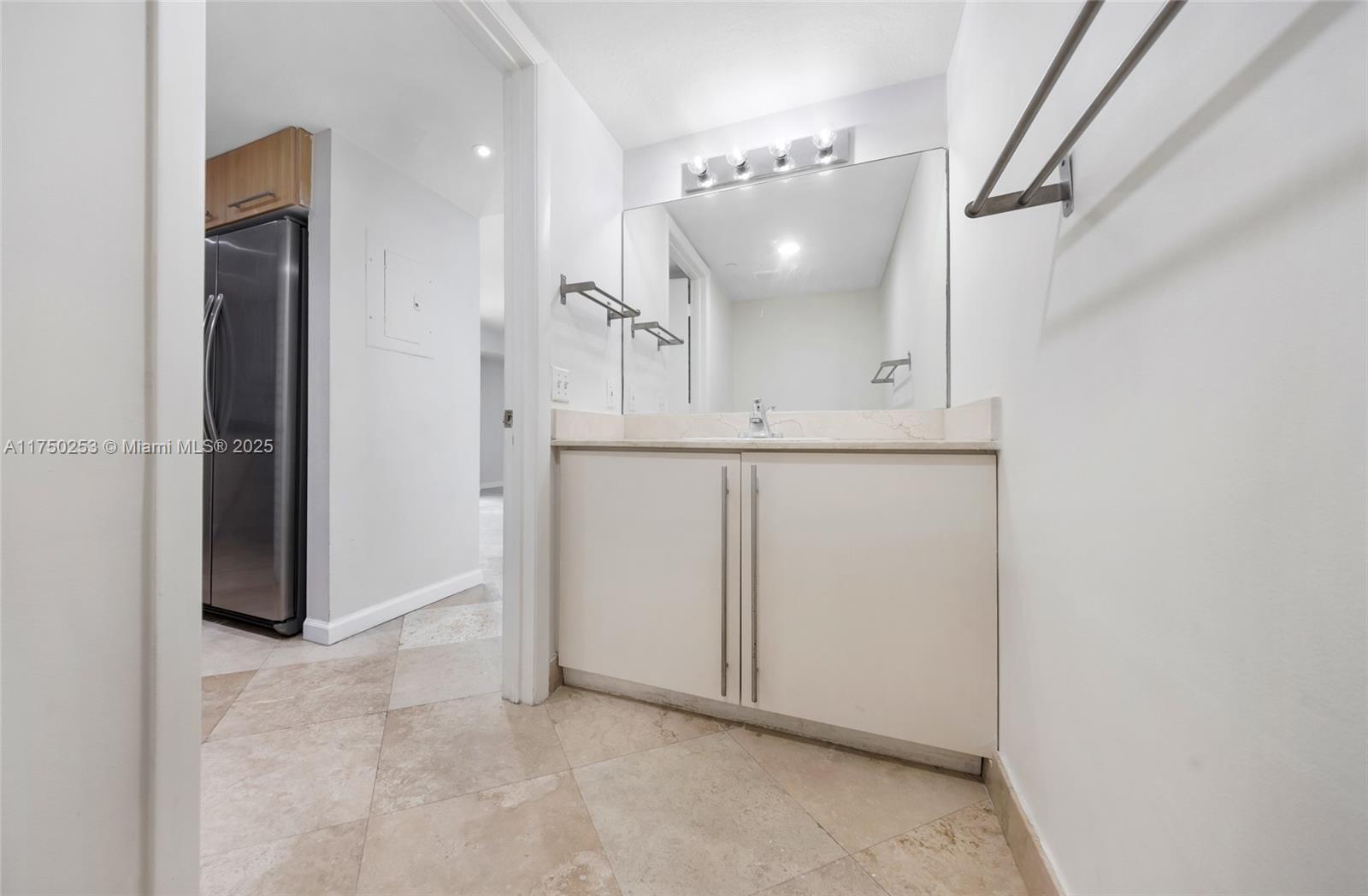 7600 Collins Ave # 703