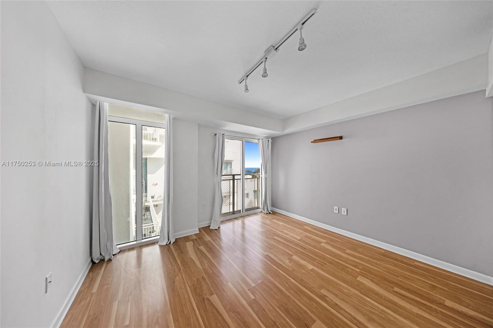 7600 Collins Ave # 703