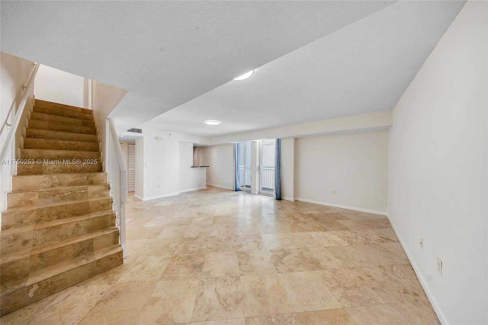7600 Collins Ave # 703