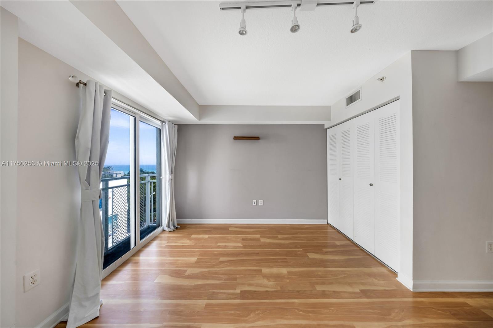 7600 Collins Ave # 703