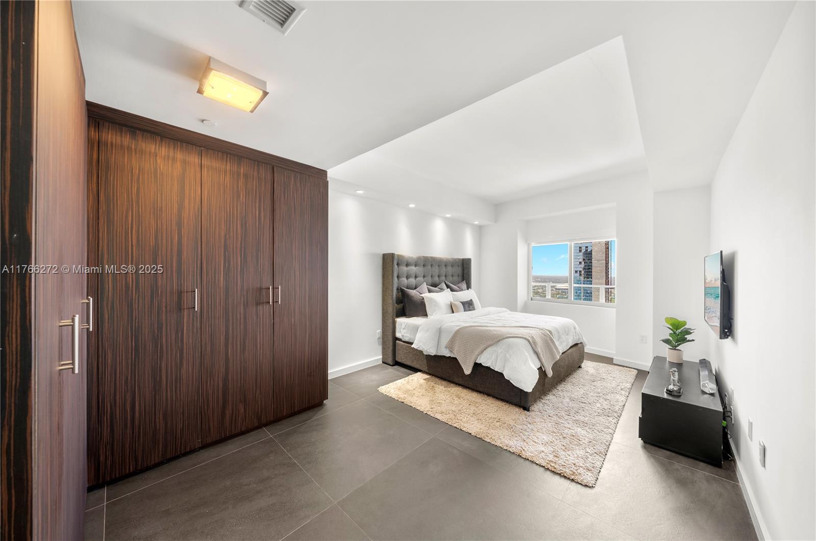 1100 Biscayne Blvd # 5303