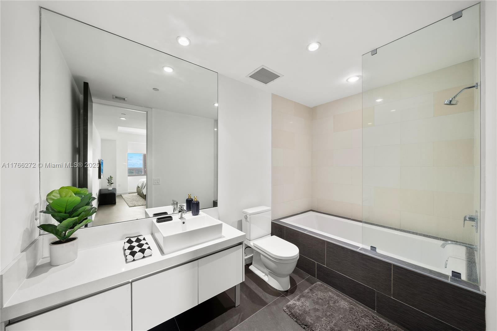 1100 Biscayne Blvd # 5303