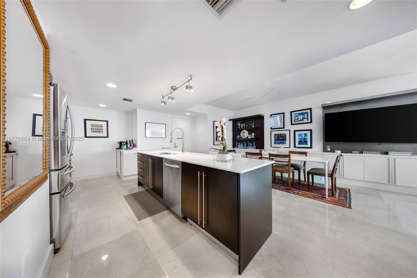 665 NE 25th St # 1201