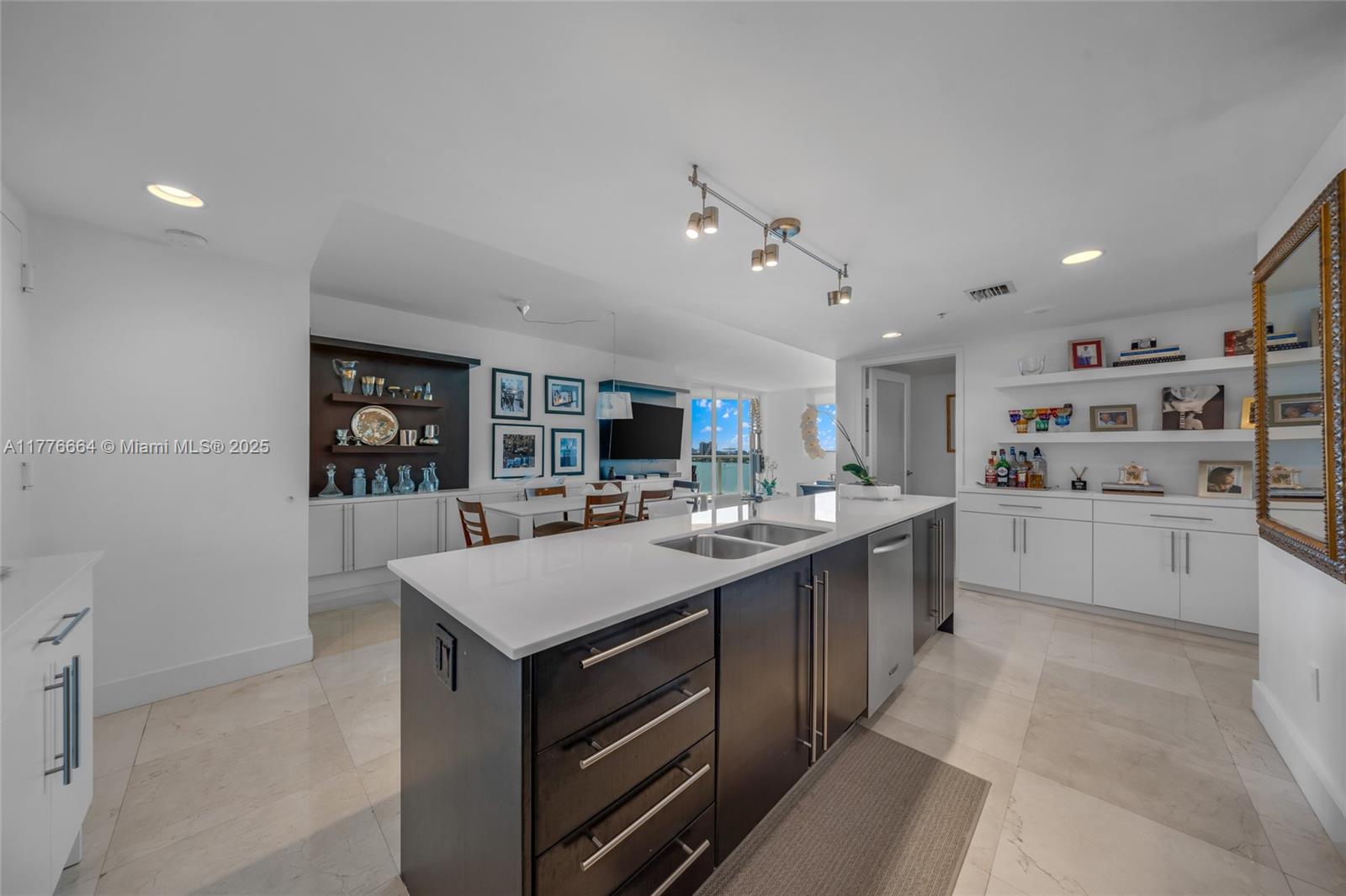 665 NE 25th St # 1201