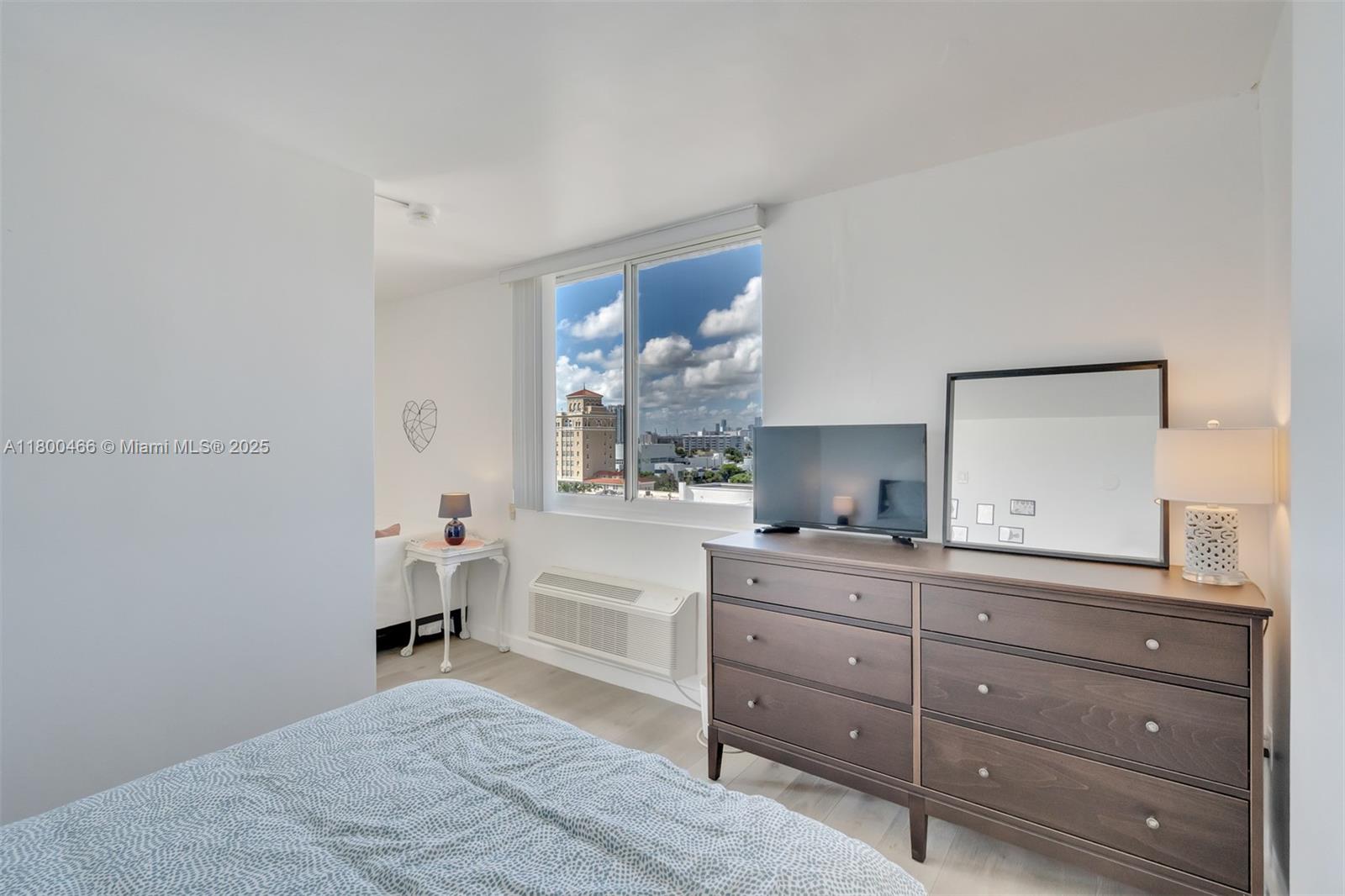 1255 Collins Ave # 903