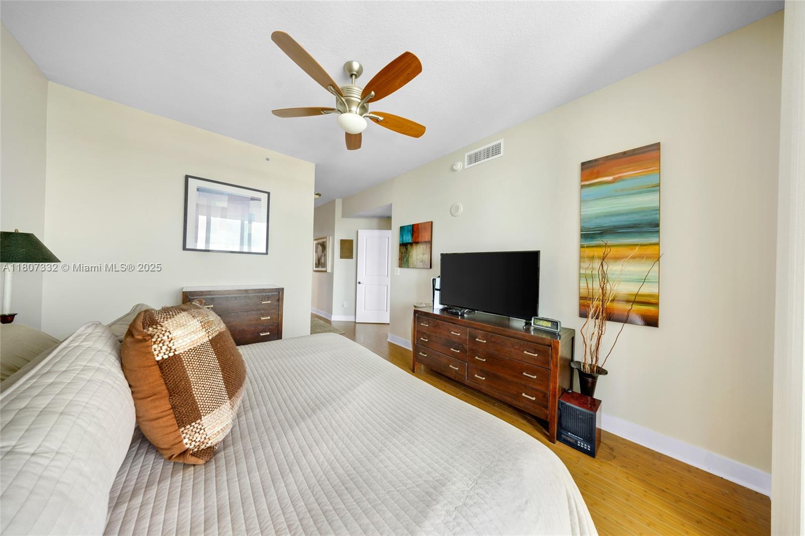315 NE 3rd Ave # 1809