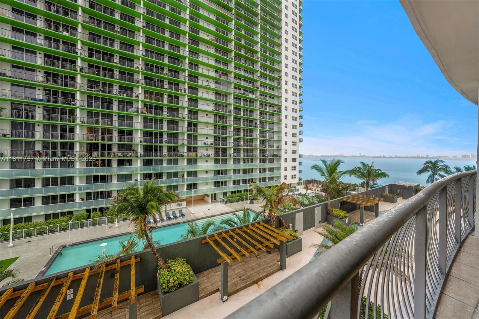 1750 N Bayshore Dr # 1407