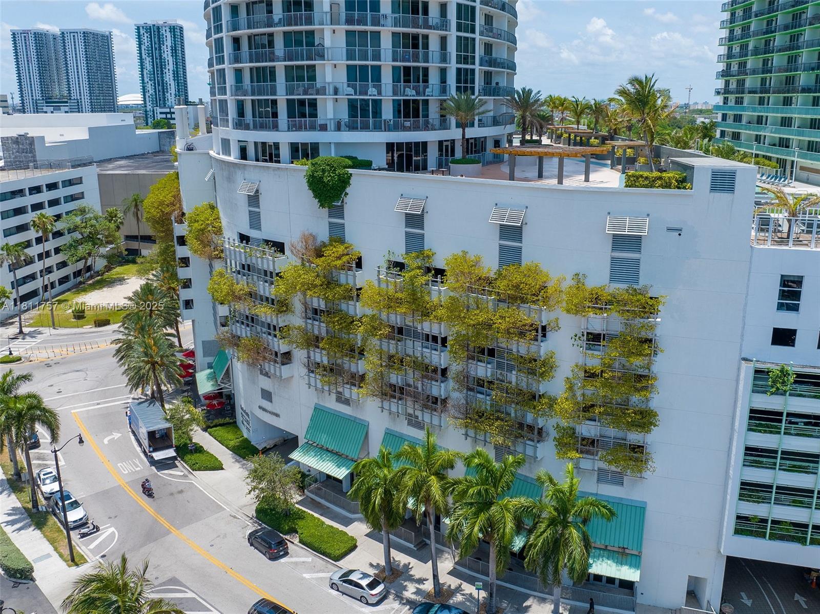 1750 N Bayshore Dr # 1407